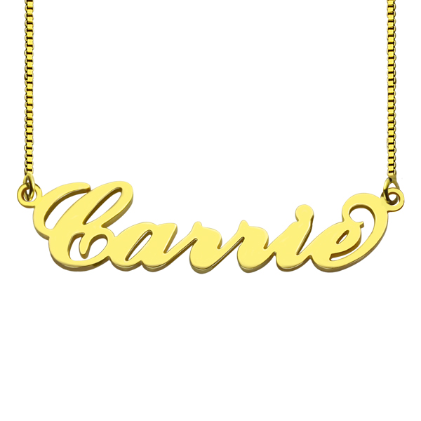 Corrente em ouro com nome ao estilo de Carrie em O Sexo e a Cidade